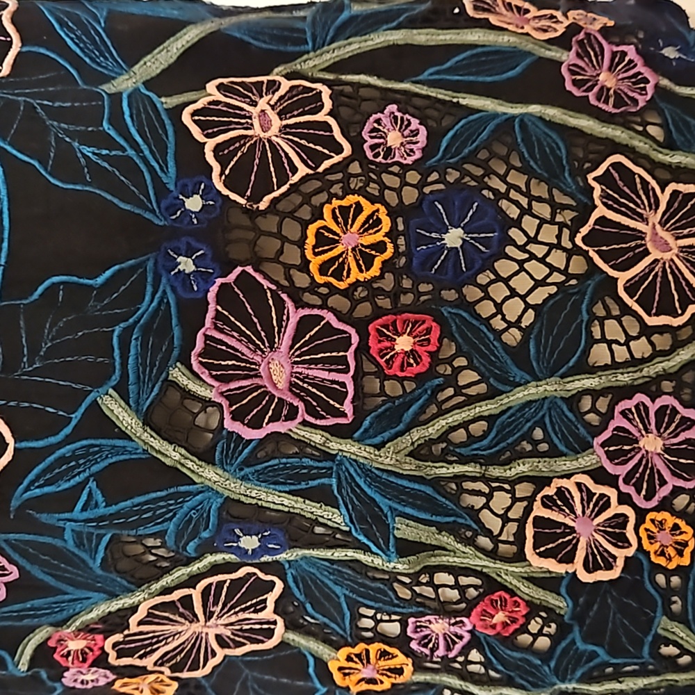 Floral embroidered black sleeveless top Small vibrant colors gorgeous detail - Picture 8 of 8